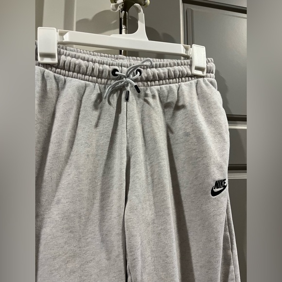 White Nike Sweatpants - Picture 5 of 8